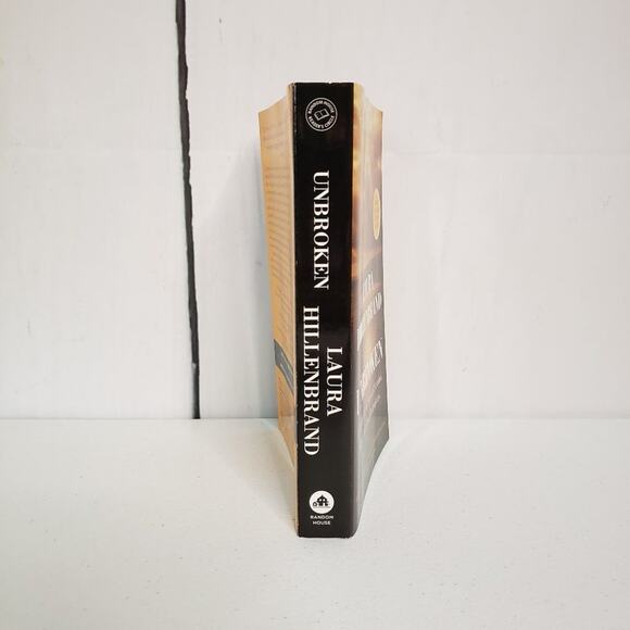Unbroken by Laura Hillenbrand Paperback - Picture 2 of 7